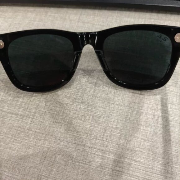 Ray-Ban Original Wayfarer Sunglasses - Picture 3 of 7